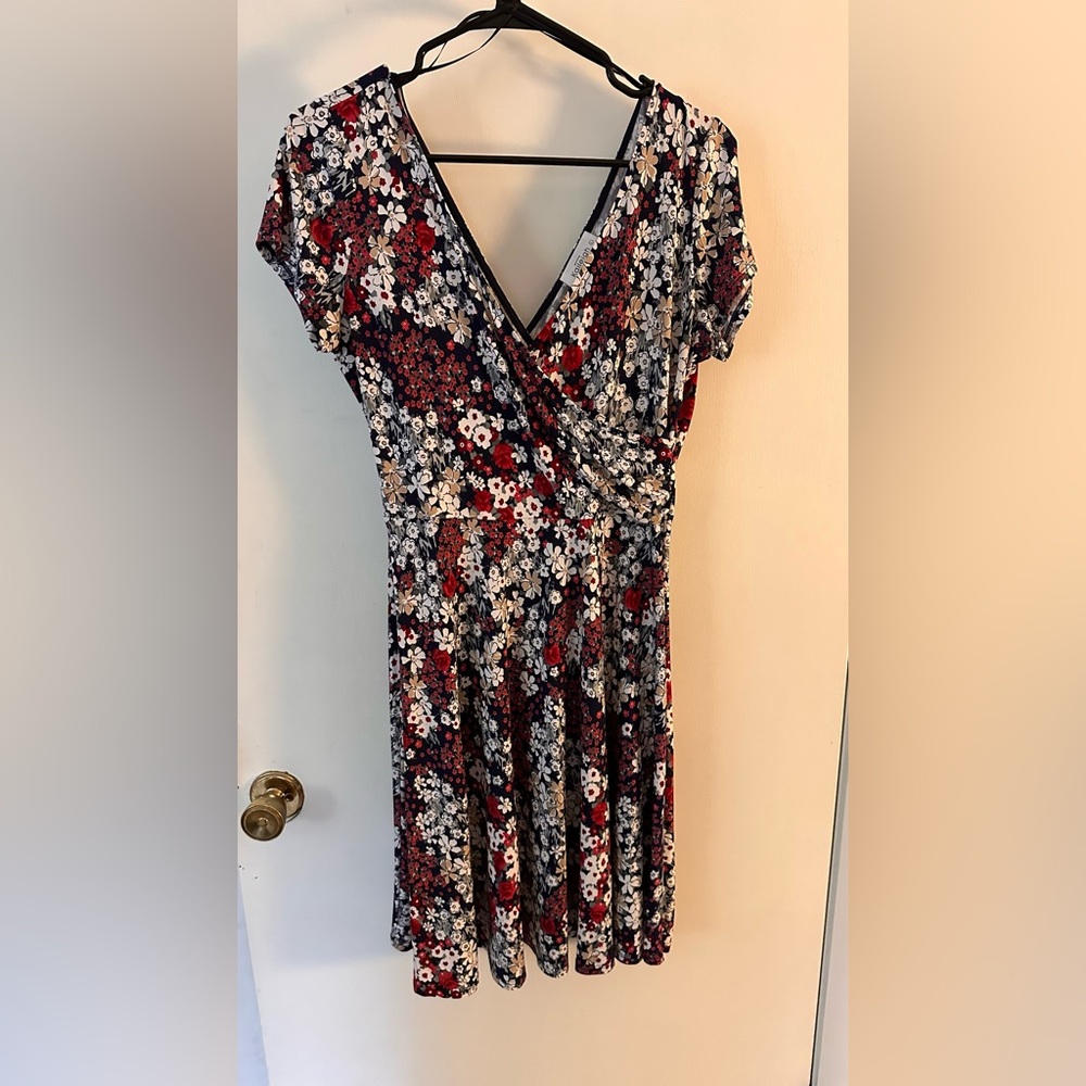 Kaileigh Floral Midi Dress in Red and White